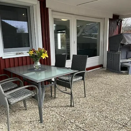 With 2 Bedrooms Warwerort