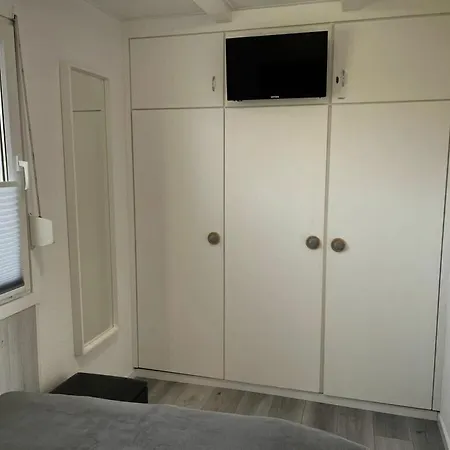 With 2 Bedrooms Warwerort